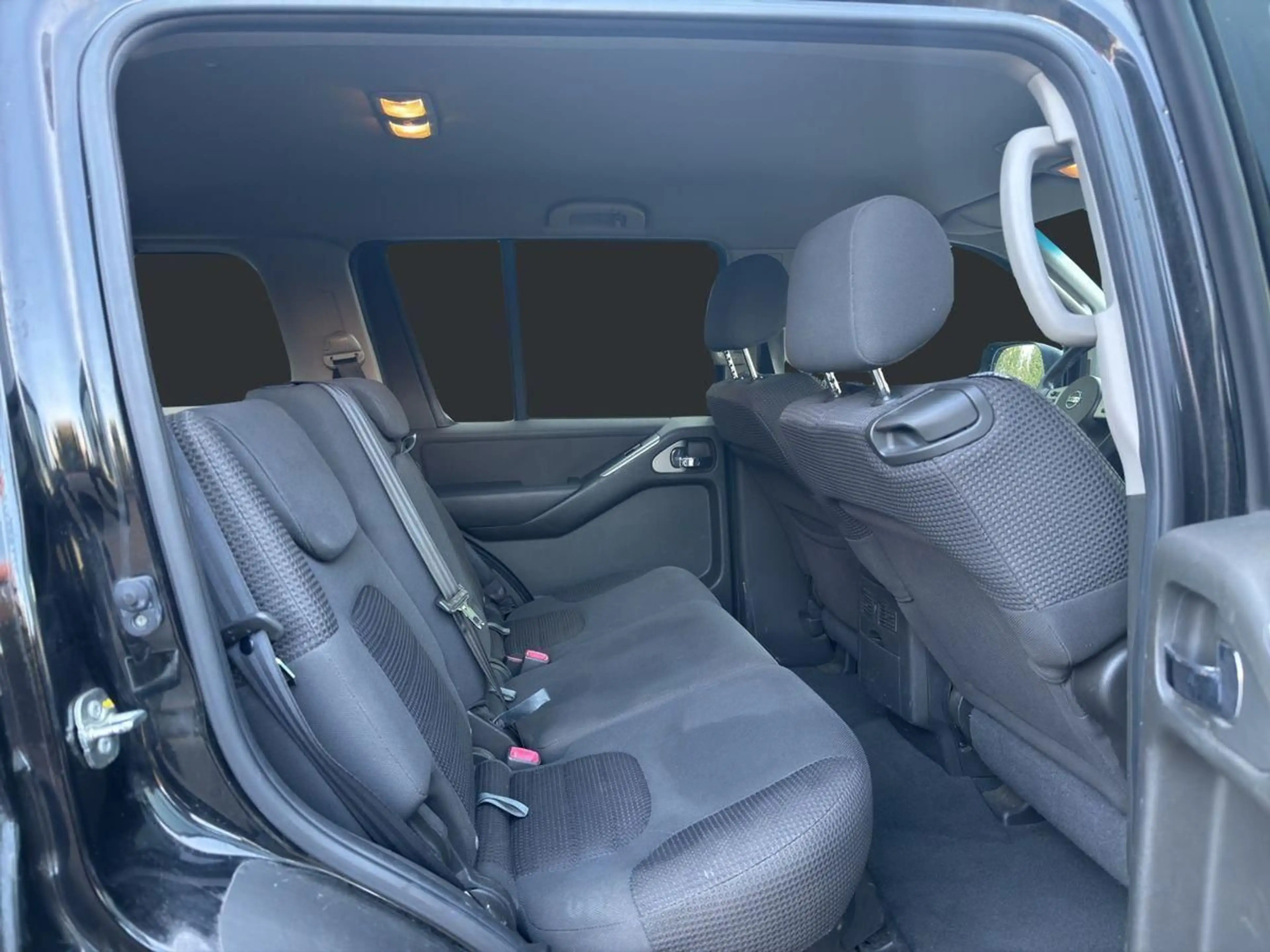 Nissan Pathfinder 2.5 dCi Elegance*AHK*7Sitzer*Navi* — photo 13