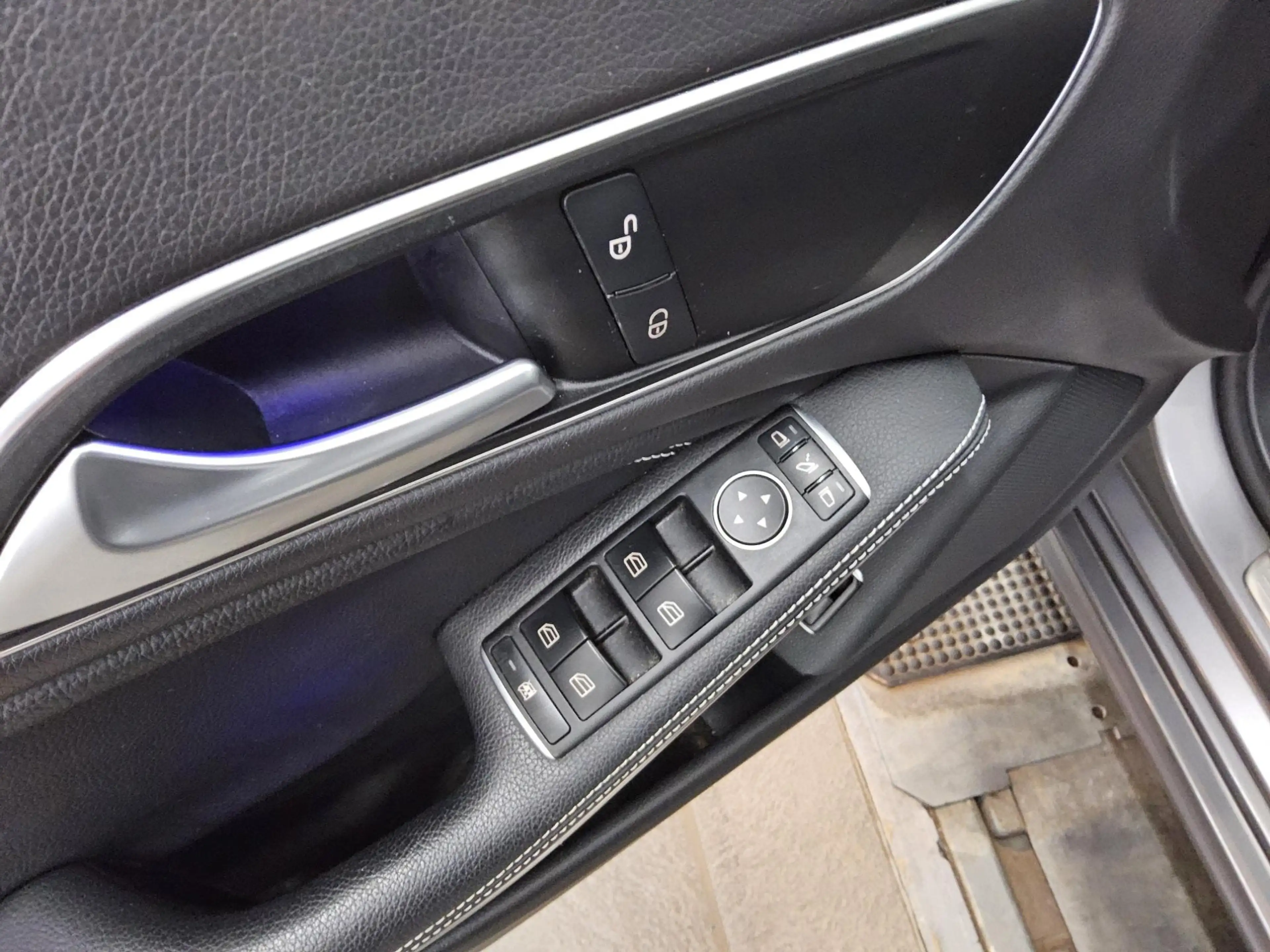 Mercedes-Benz CLA 220 SB 4M Urban Night Navi LED H/K Kamera — photo 9