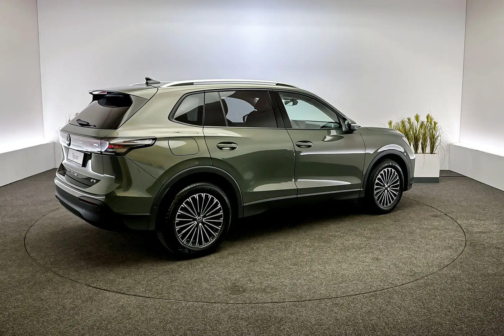 Volkswagen Tiguan Life Edition 1.5 110 kW / 150 pk eTSI SUV 7 versn. Groen - 2