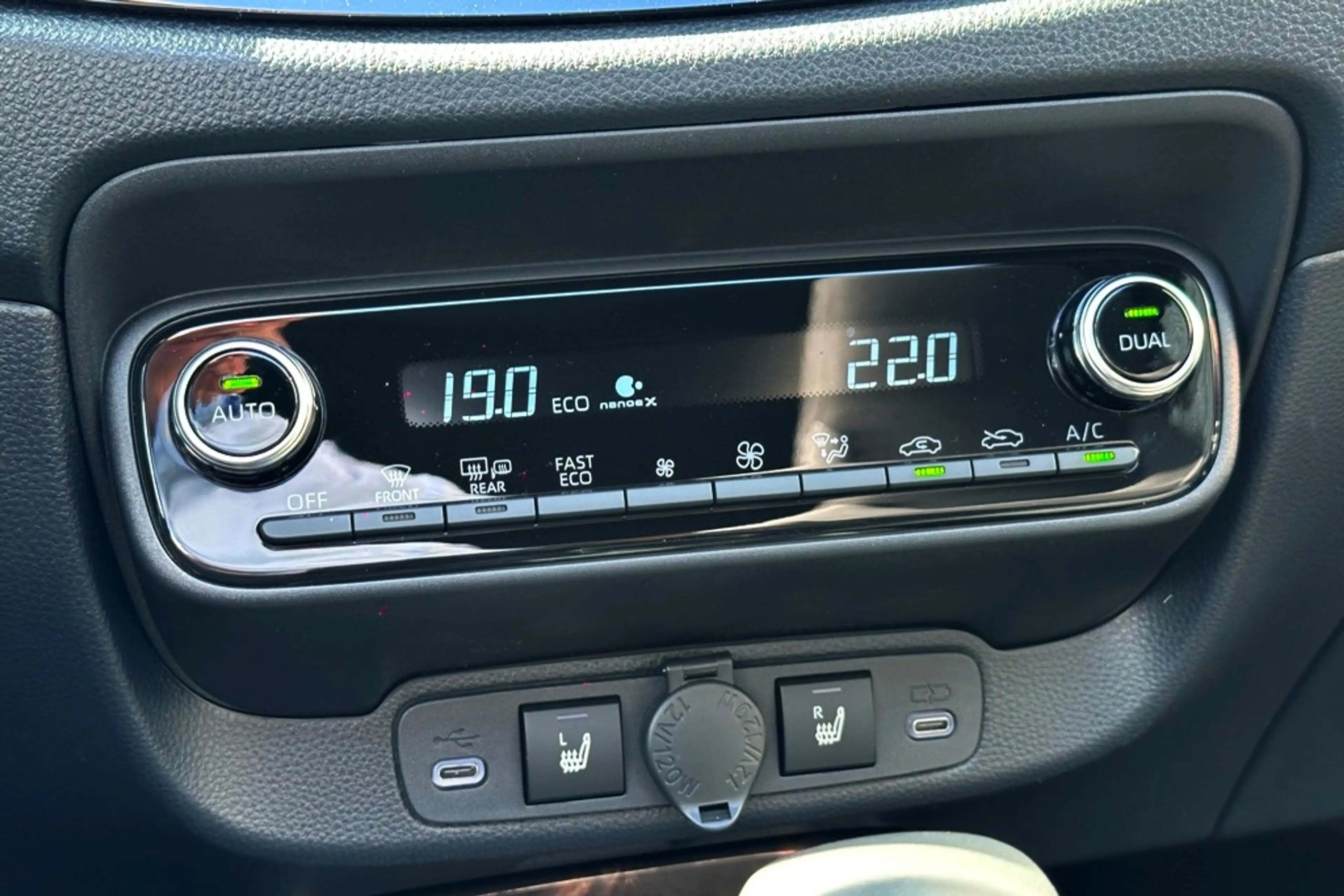 Toyota Aygo X Hybrid 115 Lounge Vouwdak / JBL / Bi-Tone — photo 21