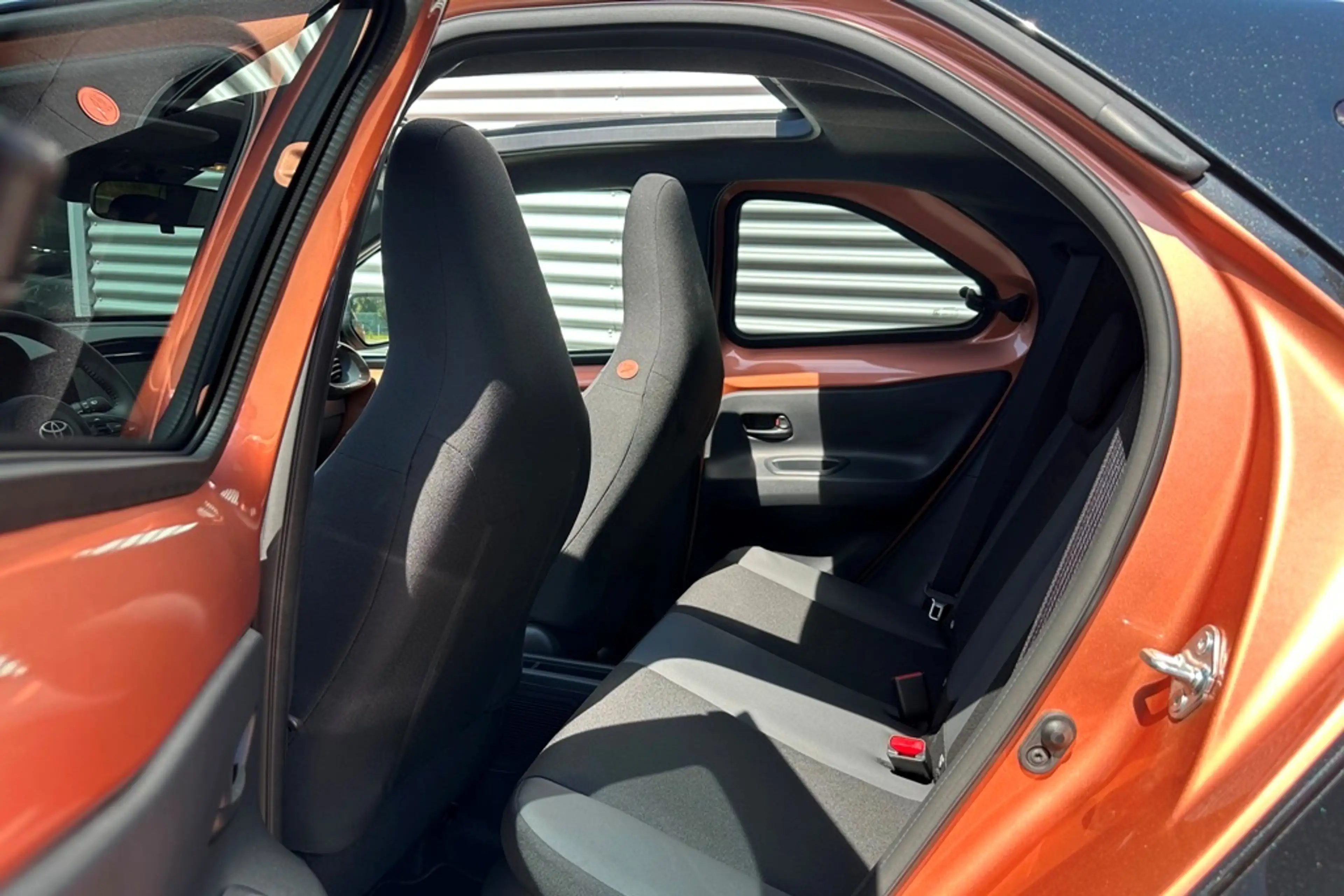 Toyota Aygo X Hybrid 115 Lounge Vouwdak / JBL / Bi-Tone — photo 19