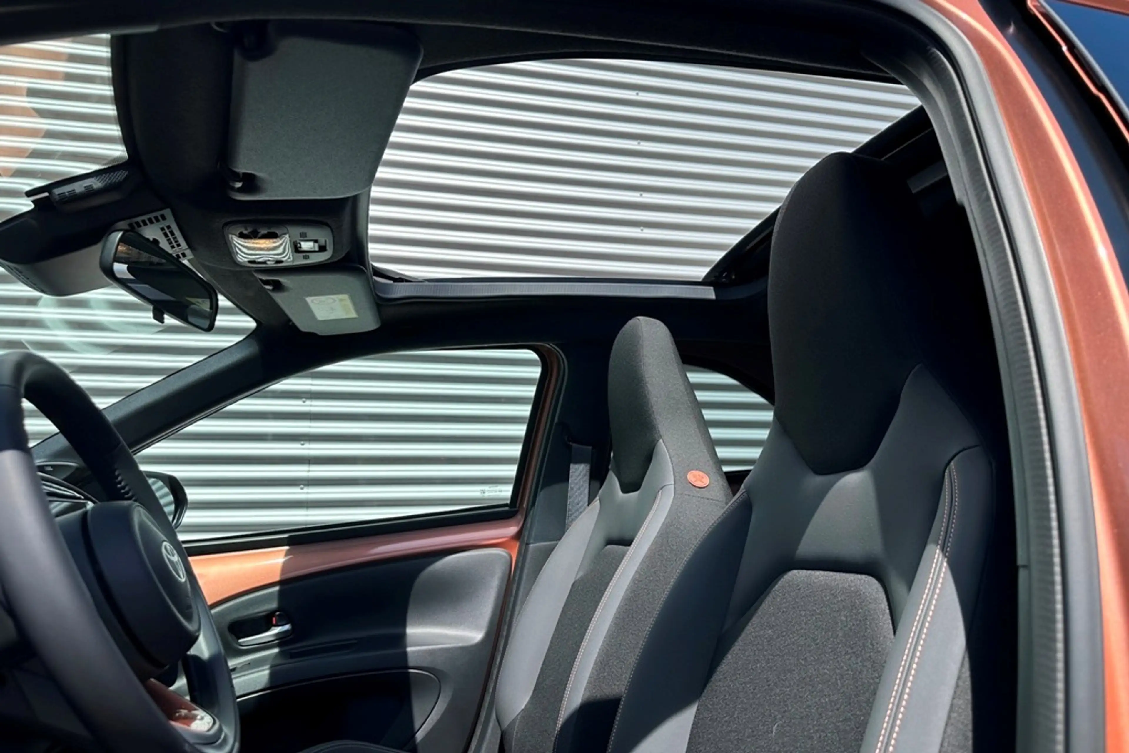 Toyota Aygo X Hybrid 115 Lounge Vouwdak / JBL / Bi-Tone — photo 14