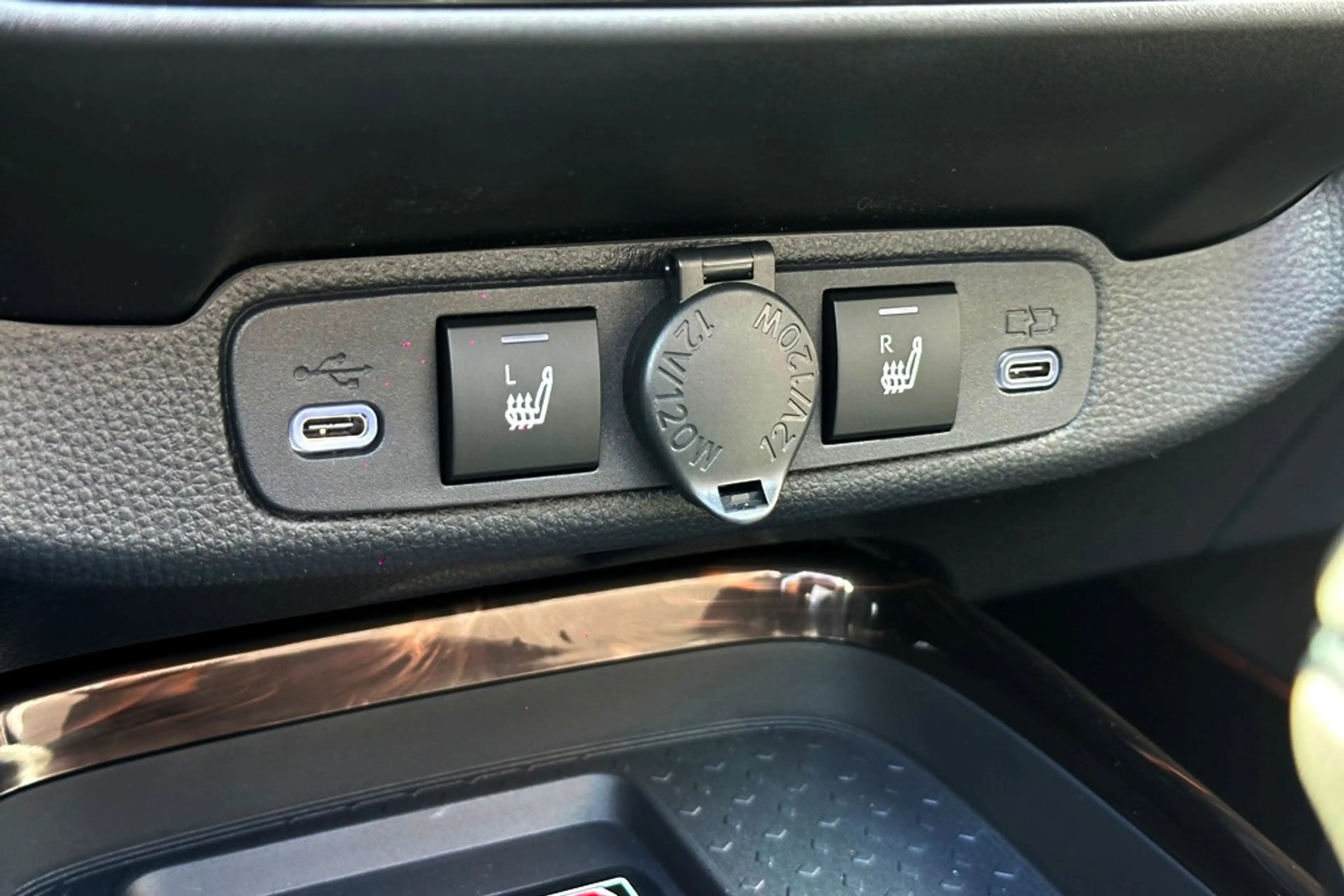 Toyota Aygo X Hybrid 115 Lounge Vouwdak / JBL / Bi-Tone — photo 22
