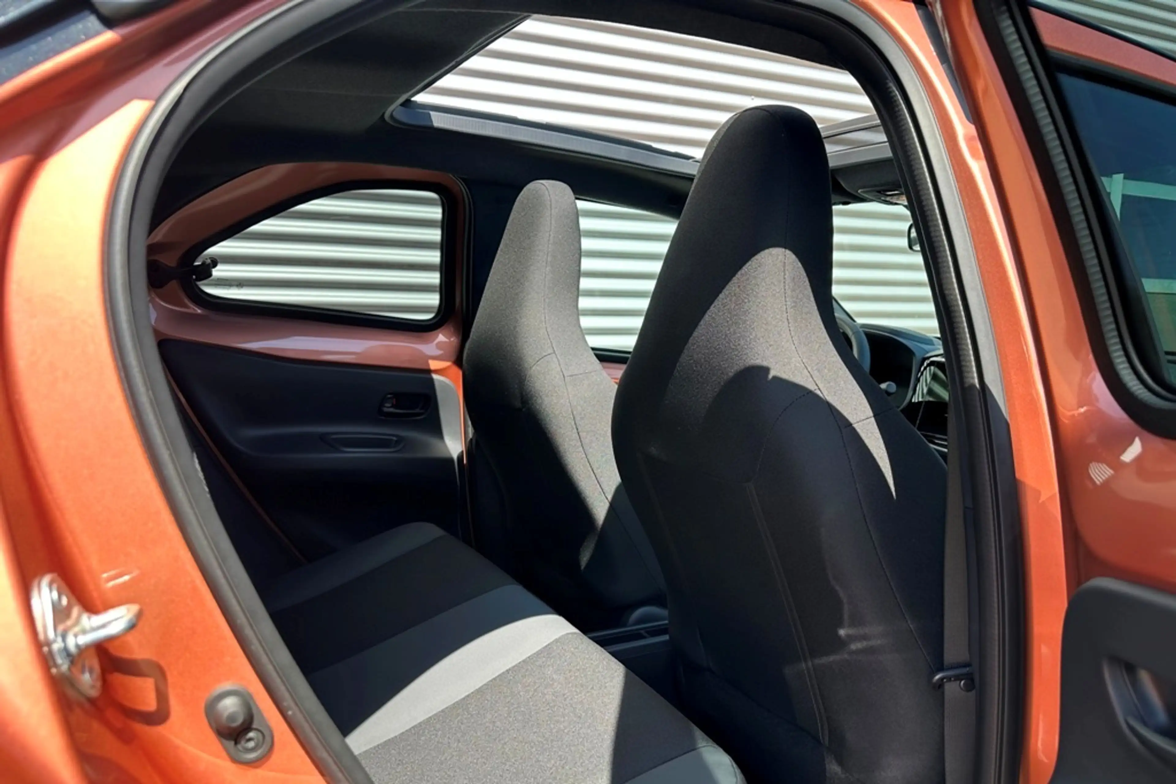 Toyota Aygo X Hybrid 115 Lounge Vouwdak / JBL / Bi-Tone — photo 18