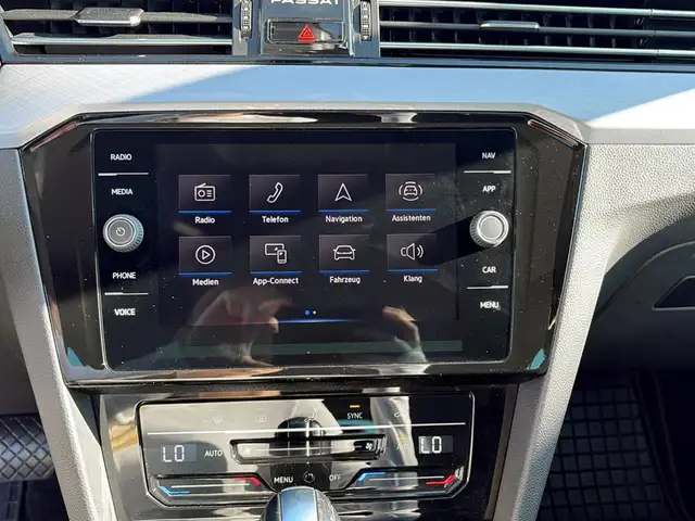 Volkswagen Passat view 10