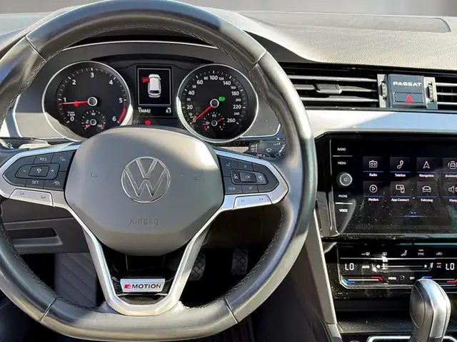 Volkswagen Passat view 9