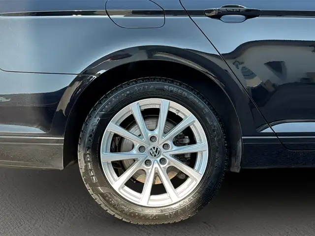 Volkswagen Passat view 6