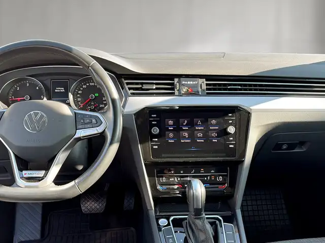 Volkswagen Passat view 12