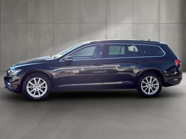 Volkswagen Passat view 3