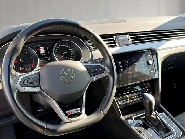 Volkswagen Passat view 7