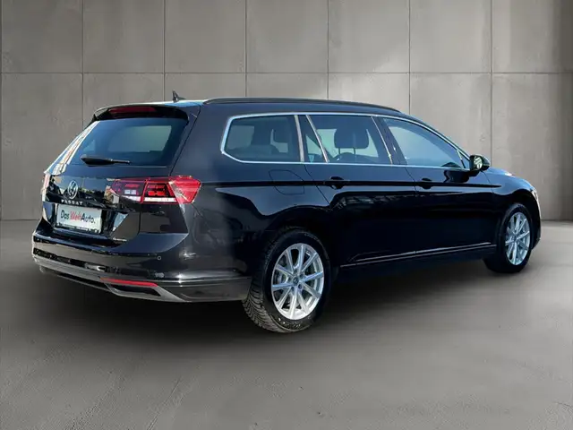 Volkswagen Passat view 4