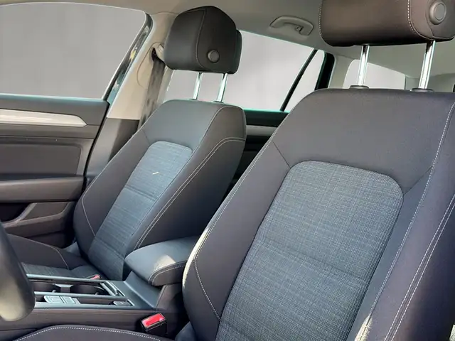 Volkswagen Passat view 8
