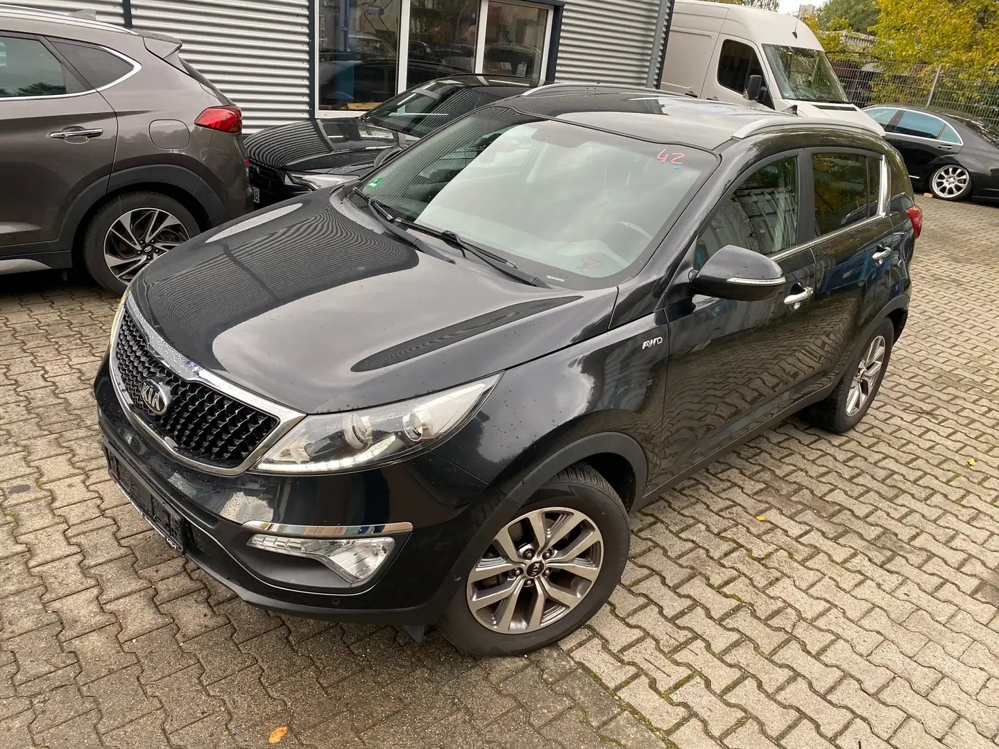 Kia Sportage 2.0 CRDi AT Dream Team 4WD AHK Scheckheft u-frei Schwarz - 2
