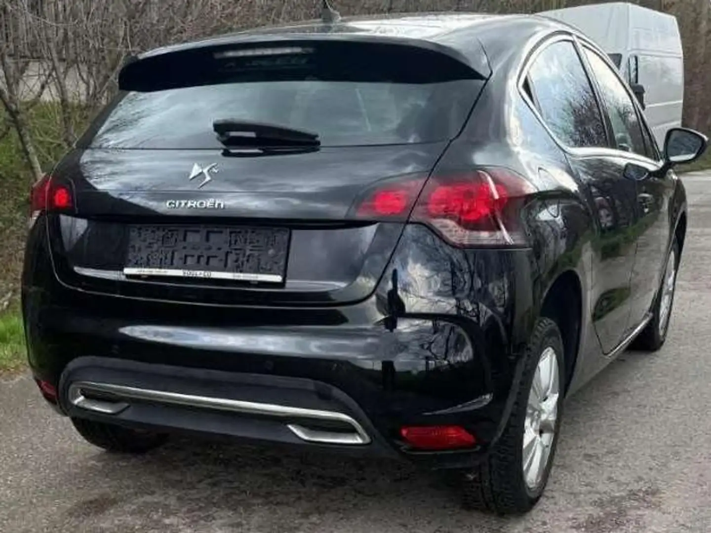 Citroen DS4 DS4 e-HDi 115 EGS6 Airdream So Chic Schwarz - 2