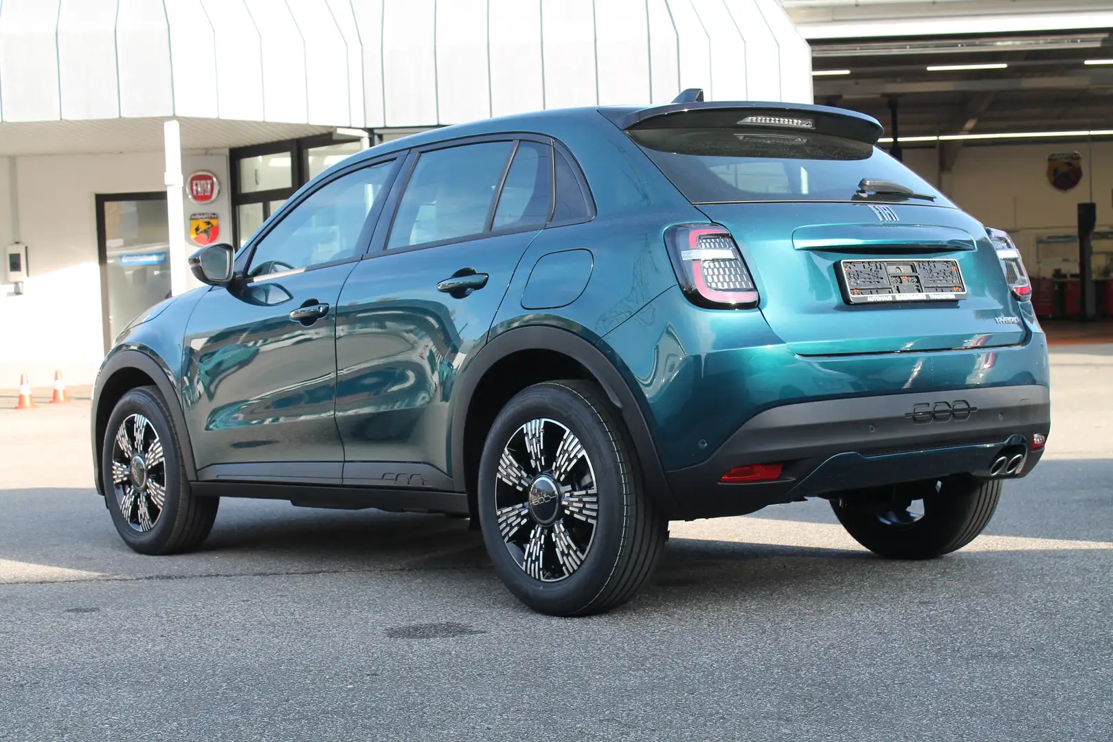 Fiat 600 Icon Hybrid 1.2 T3 107 kW (145 PS) DCT Grün - 2