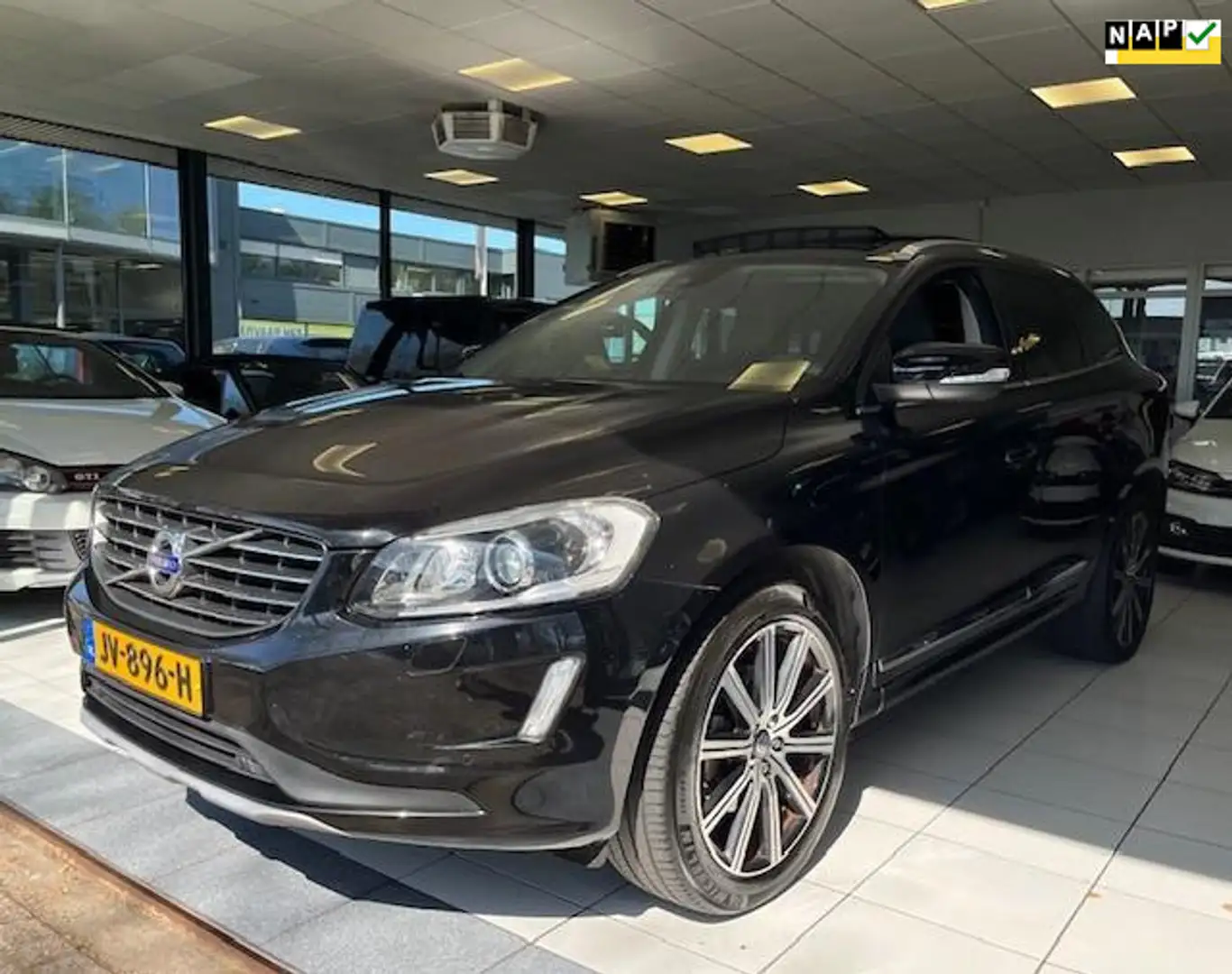 Volvo XC60 2.0 T5 FWD R-Design/Panoramadak/Camera/Navi/Leder/ Zwart - 1