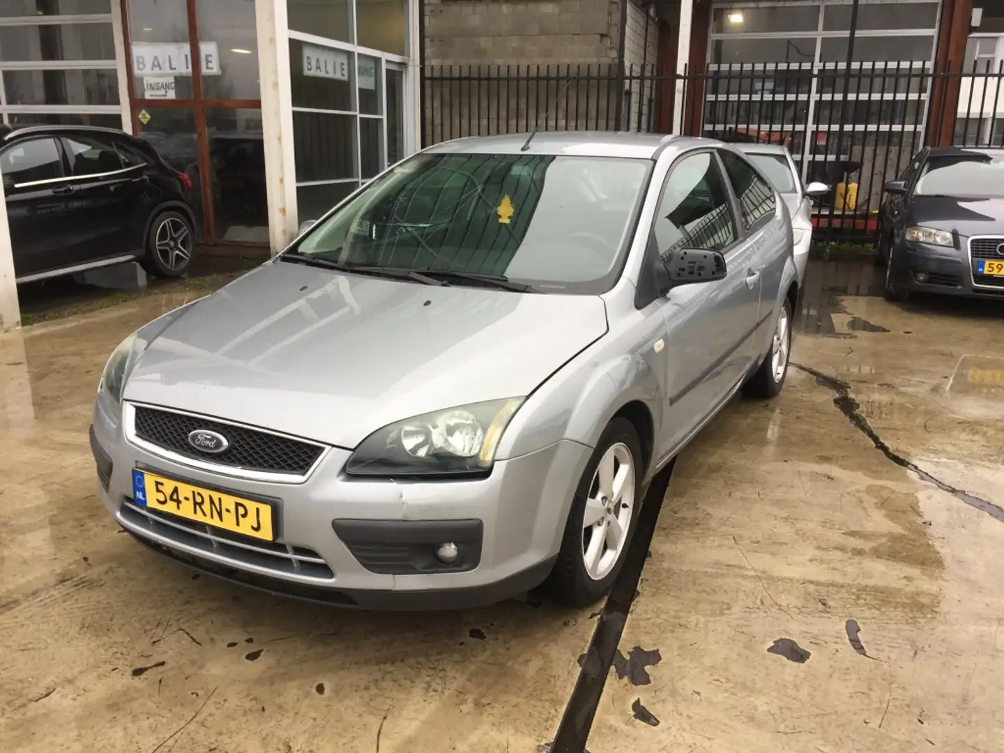 Ford Focus 1.6-16V First Ed. Gris - 1