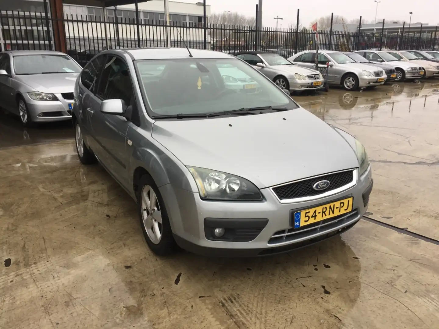 Ford Focus 1.6-16V First Ed. Gris - 2