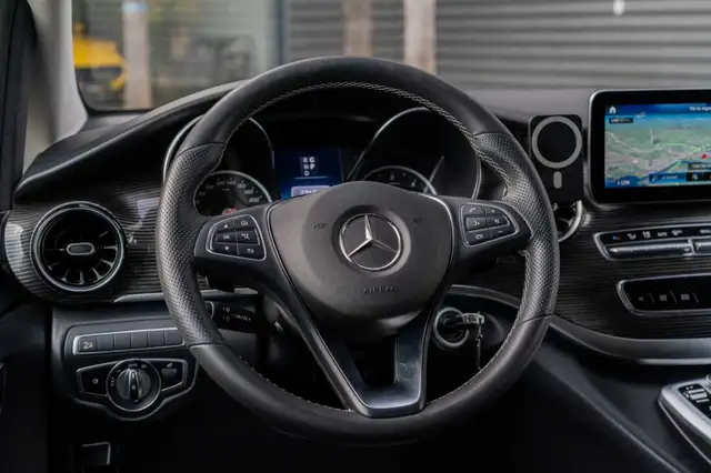 Mercedes-Benz V-Class view 8