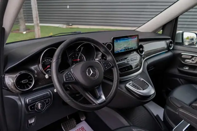 Mercedes-Benz V-Class view 15