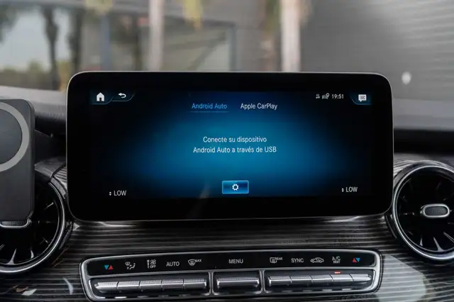 Mercedes-Benz V-Class view 12