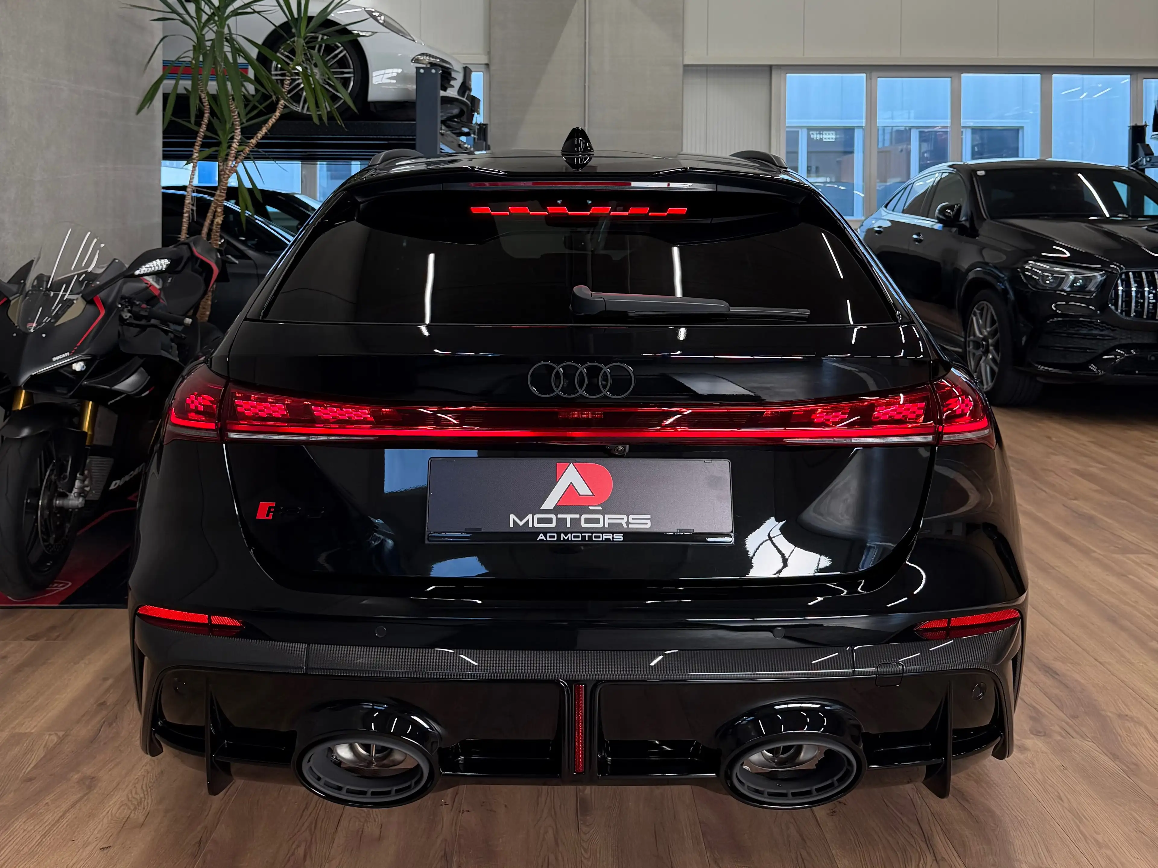 Audi RS5 2.9 TFSI PHEV Quattro / MwSt / Keramik / Pano / Massage / **Sofort Verfügbar** — photo 4
