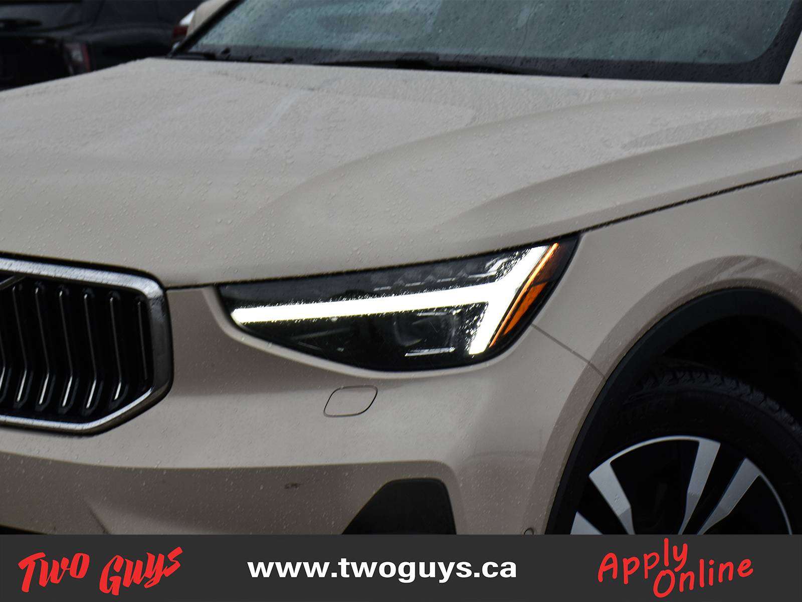 2025 Volvo XC40 Ultra Bright Theme AWD Leather photo 3