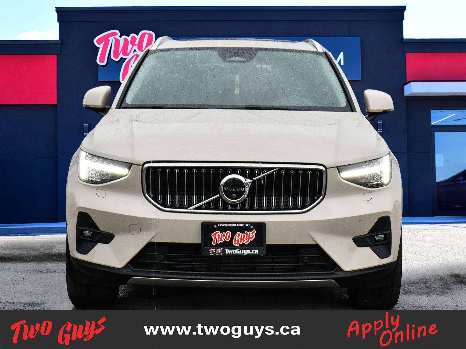 2025 Volvo XC40 Ultra Bright Theme AWD Leather photo 5