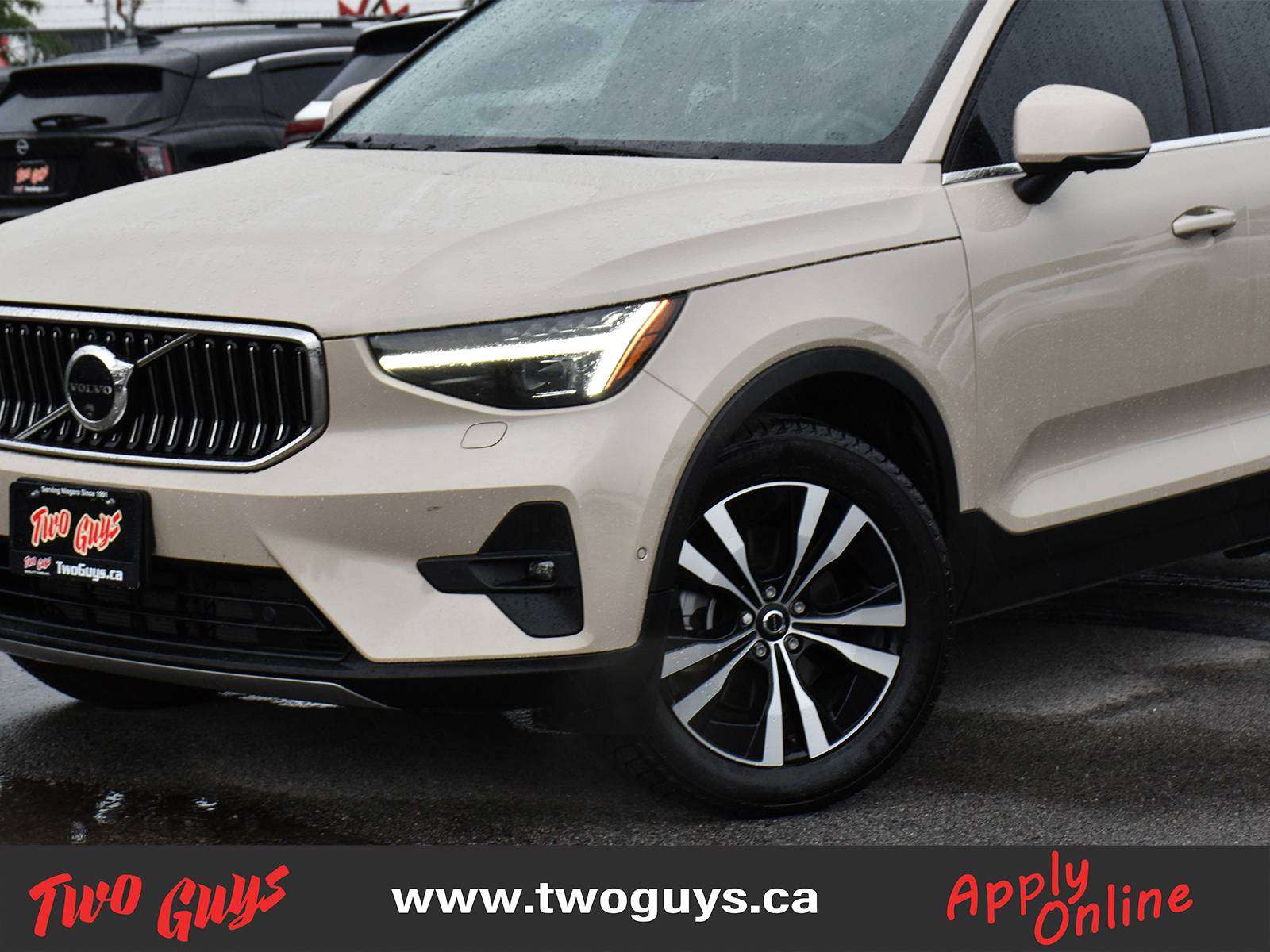 2025 Volvo XC40 Ultra Bright Theme AWD Leather photo 2