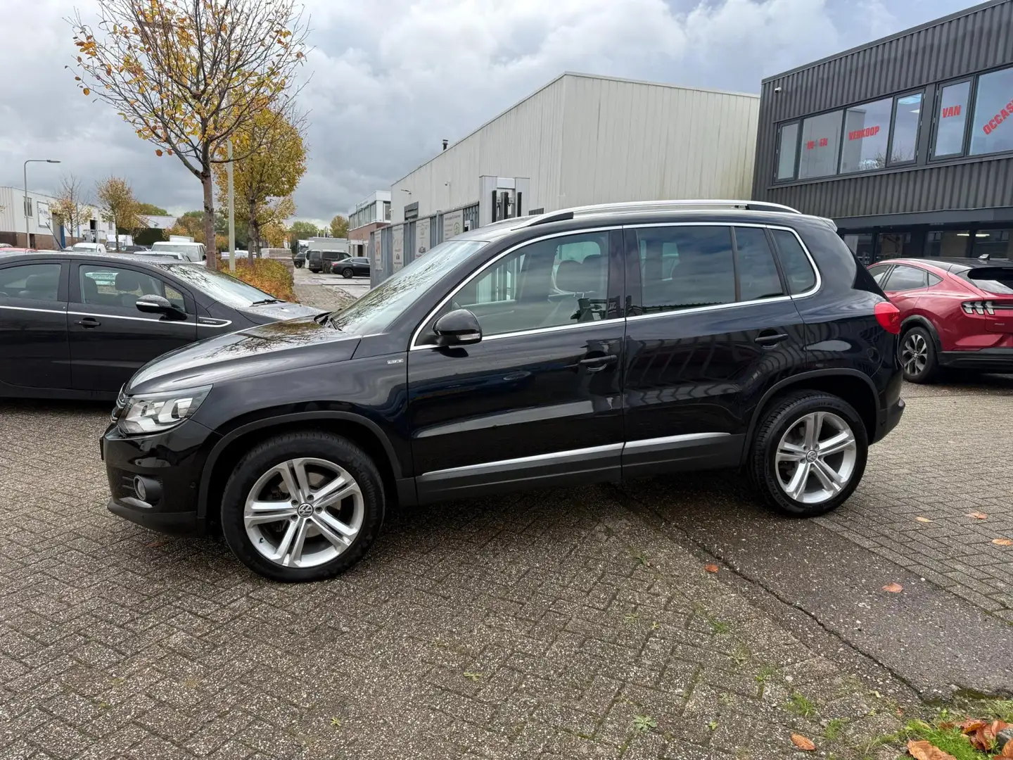 Volkswagen Tiguan 1.4 TSI Sport&Style 4Motion Zwart - 2
