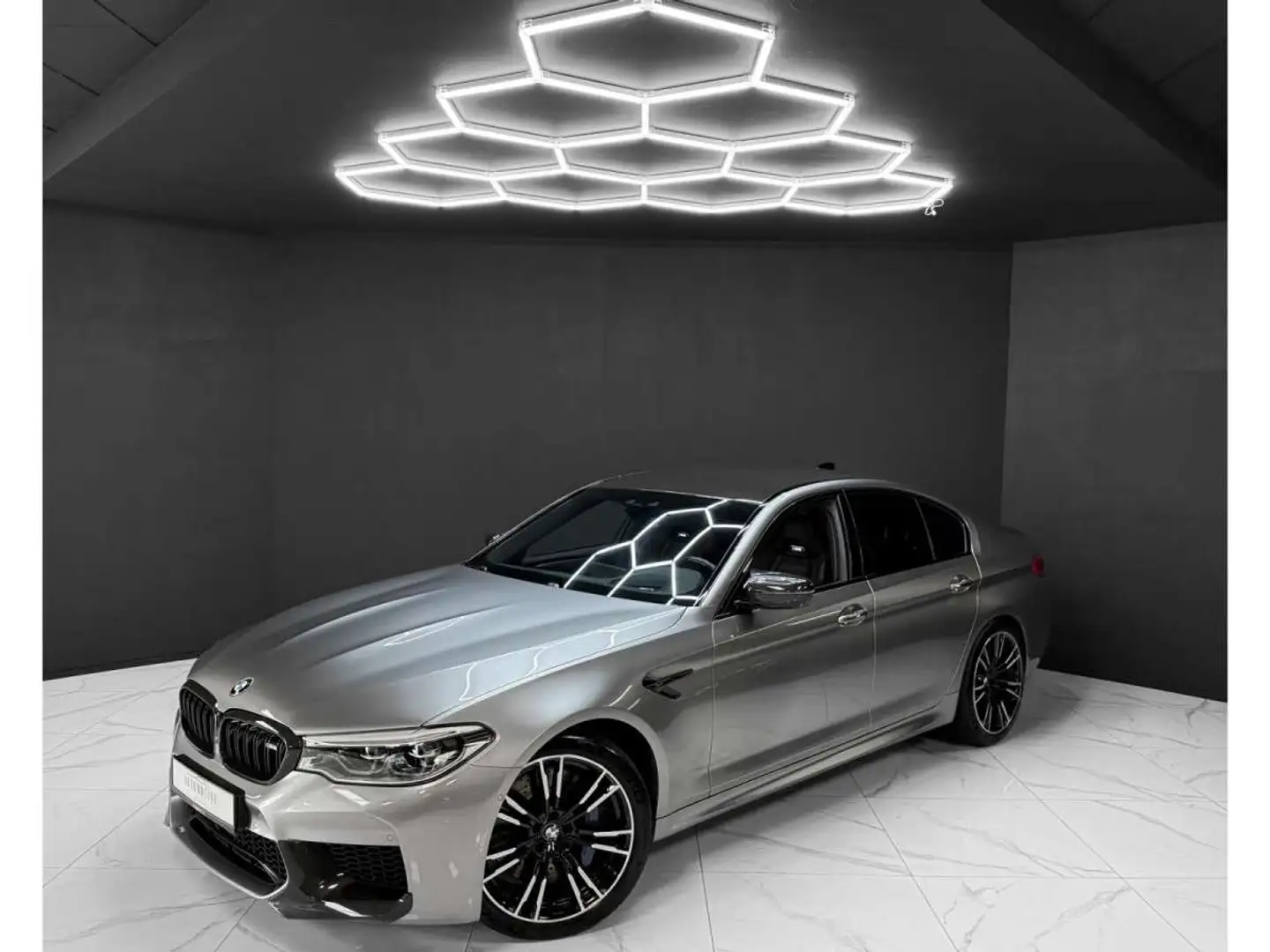 BMW M5 M-Performance xDrive / 360 / HarmanK / Carbon Gris - 1