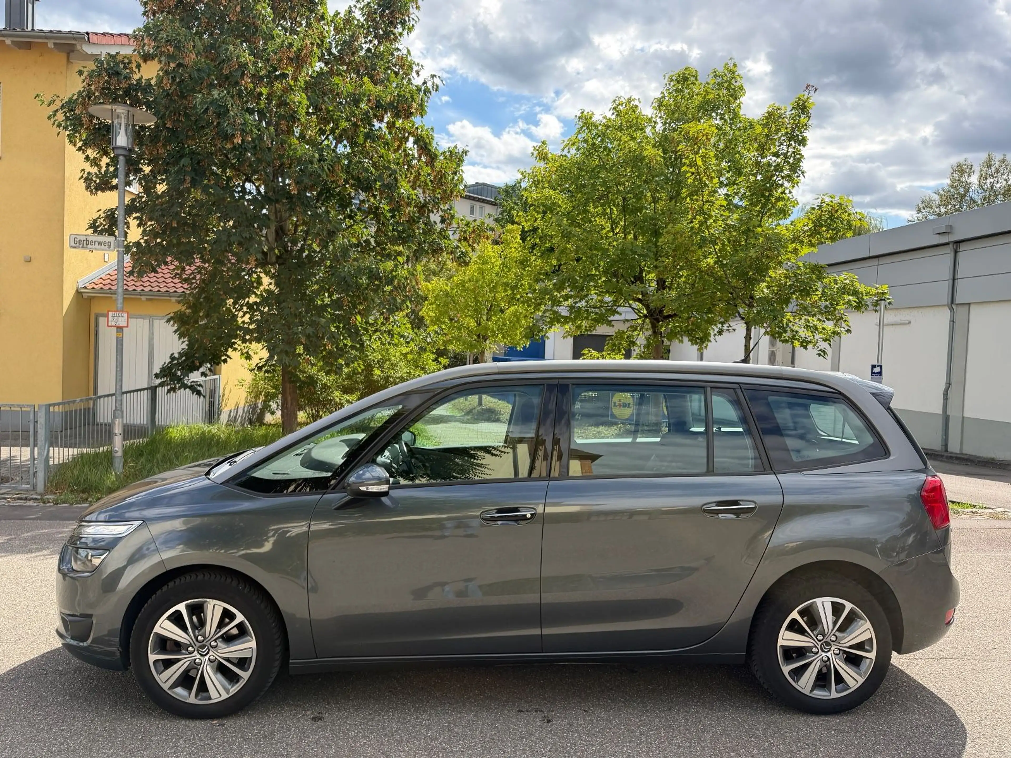 Citroen C4 Picasso Automatik TÜV NEU/7 SITZER/NAVI/LED/ — photo 3