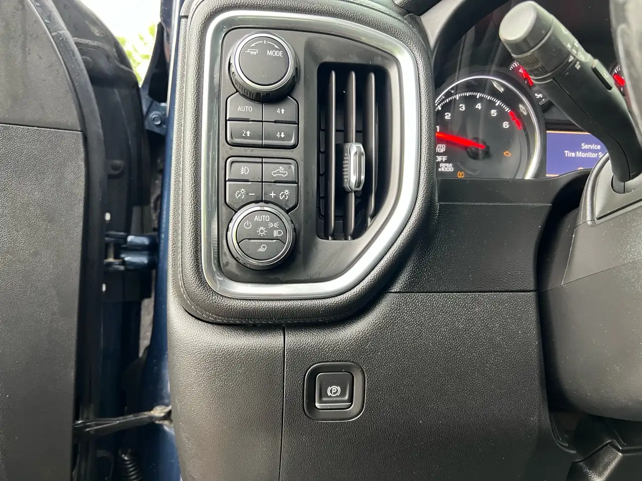 Chevrolet Silverado 1500 photo Chevrolet Silverado 1500