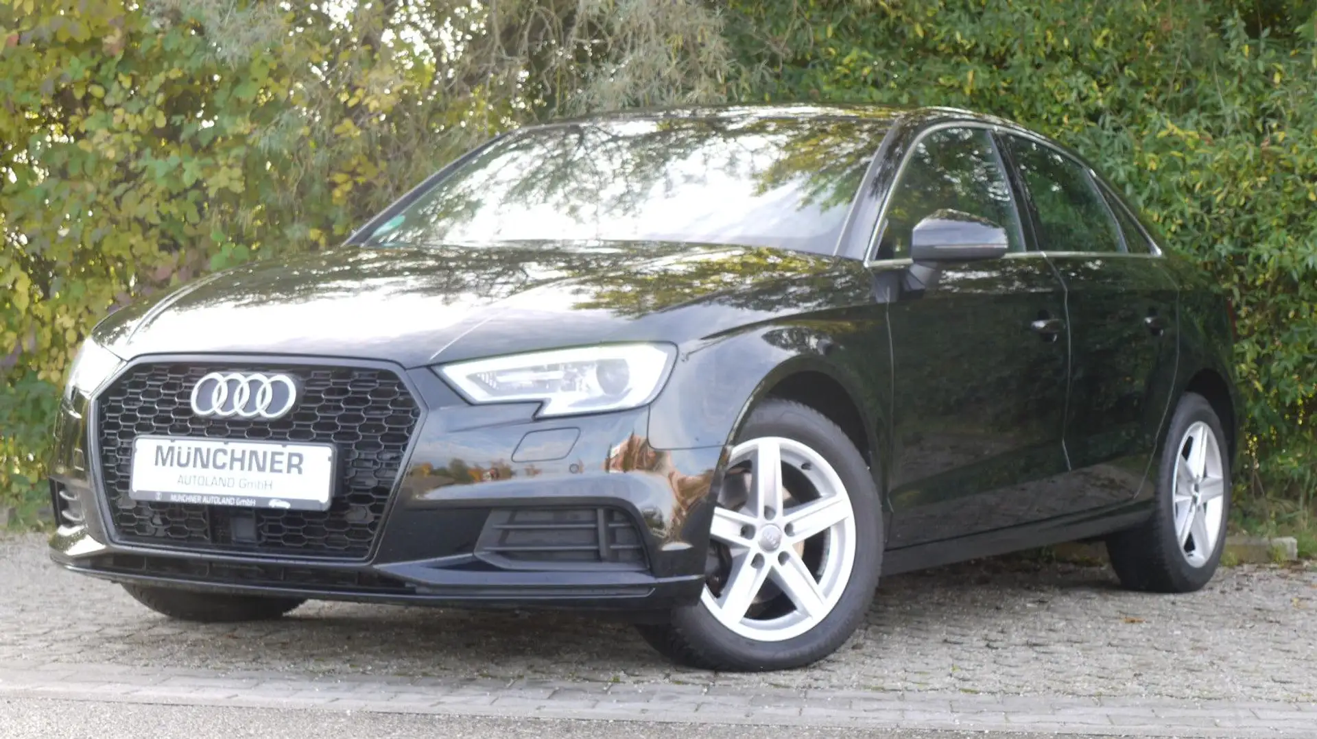 Audi A3 Limousine 30 LED Glanz-Paket Komfort-Paket Schwarz - 2