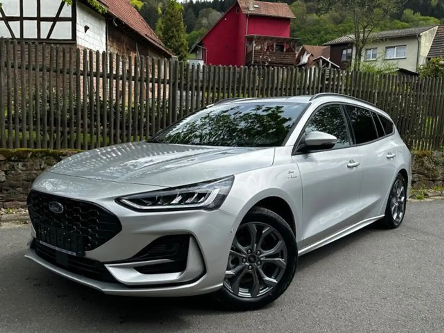 Ford Focus Turnier ST-Line X MHEV Aut.*NAVI*KAMERA* Argent - 1