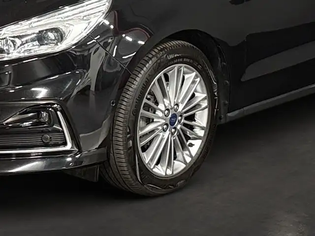 Ford Galaxy view 13