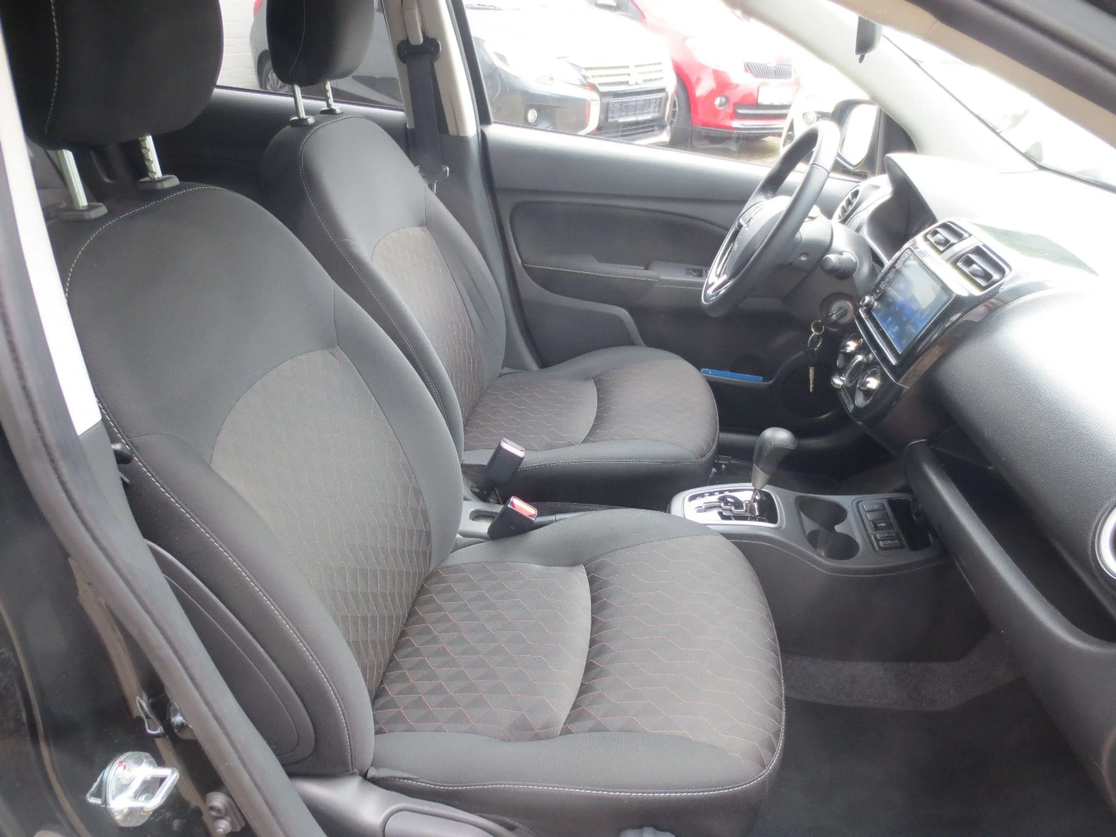 Mitsubishi Space Star Select+ Automatik/Kamera/Klima/1.Hd — photo 3