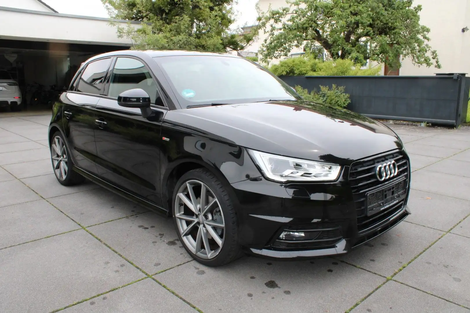 Audi A1 Sportback S-Line*TEMPO/NAVI/SHZ/KLIMA/XENON* Schwarz - 2