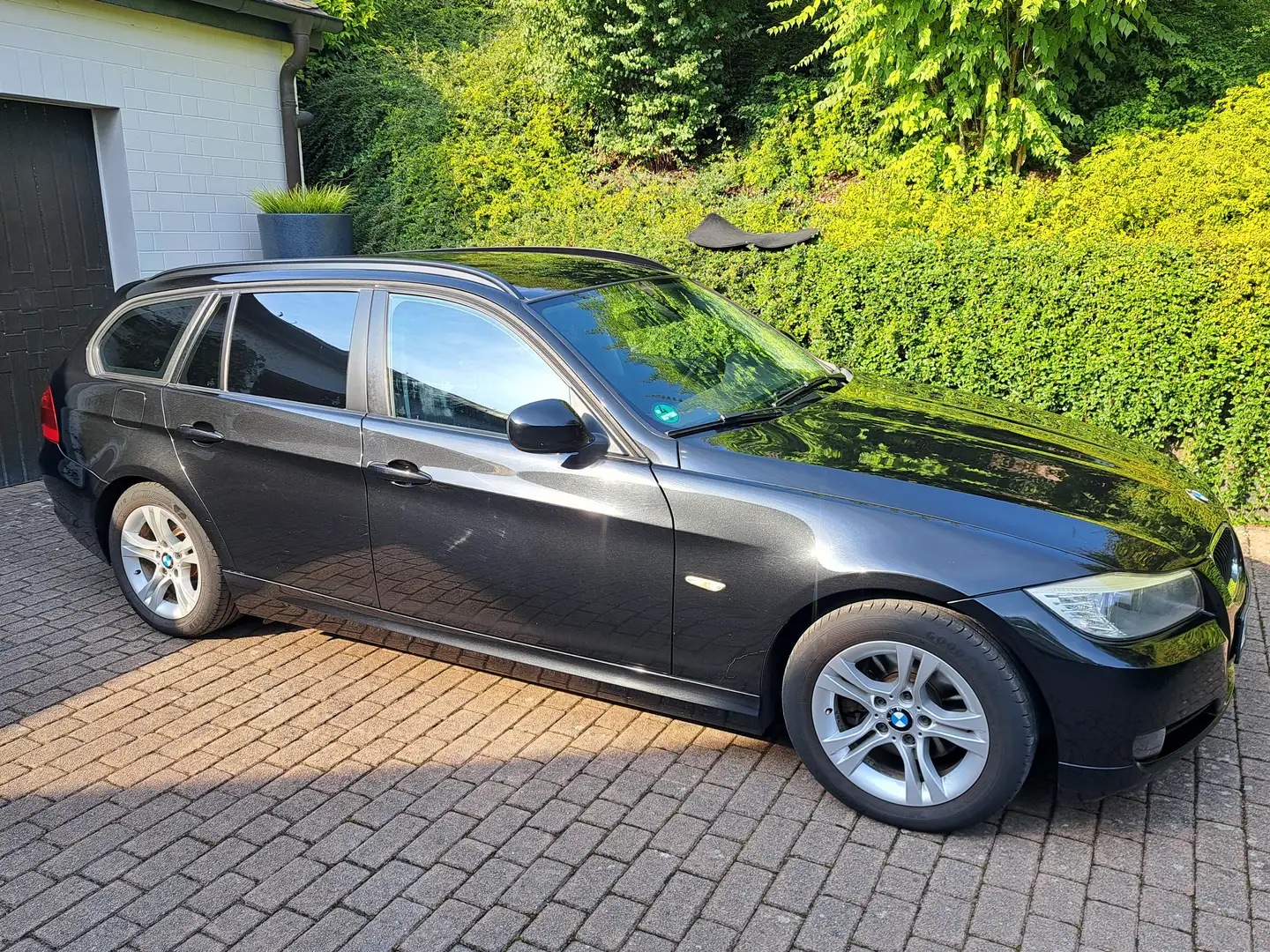 BMW 318 318d DPF Touring Černá - 1