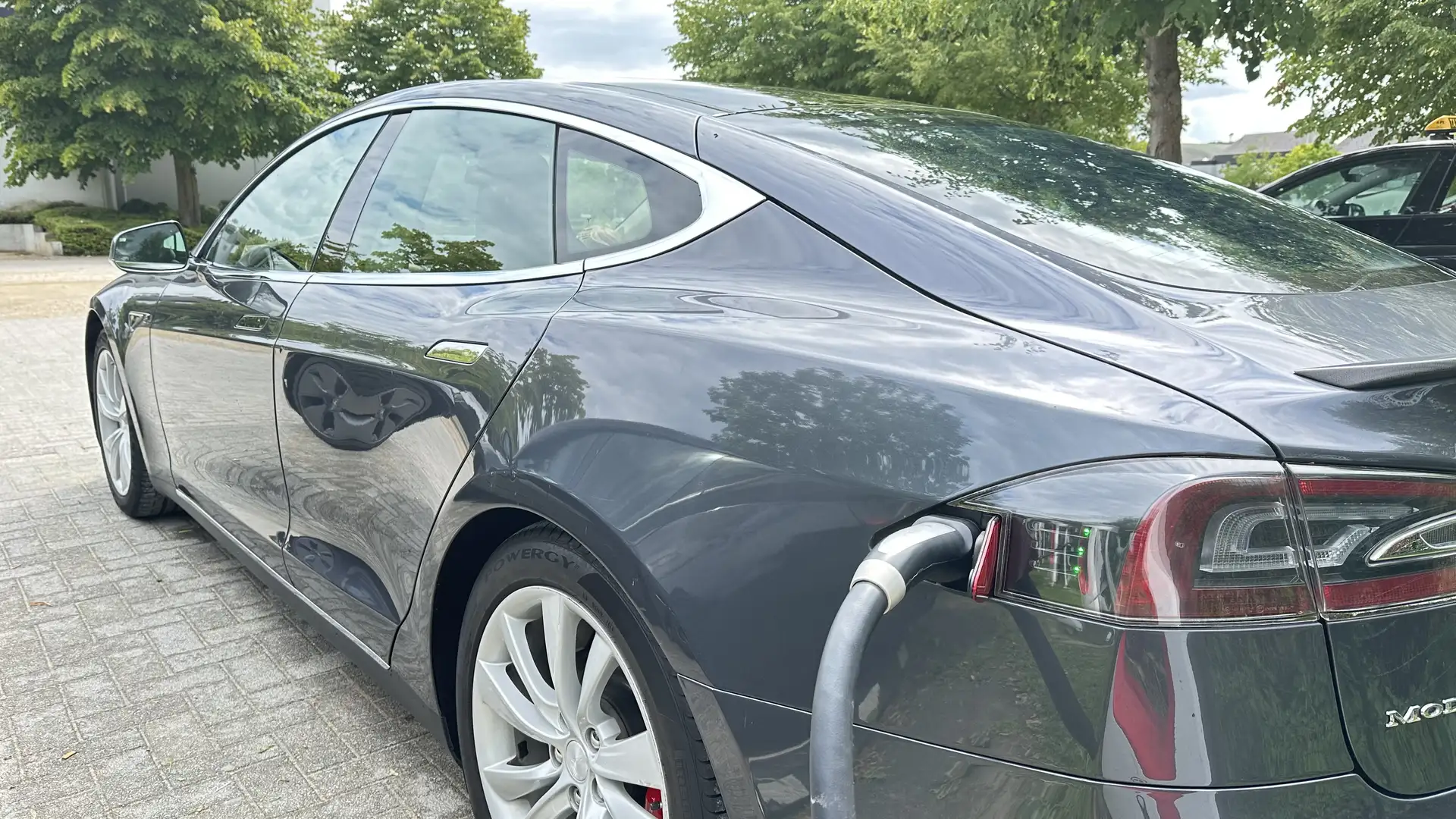 Tesla Model S Performance - 2
