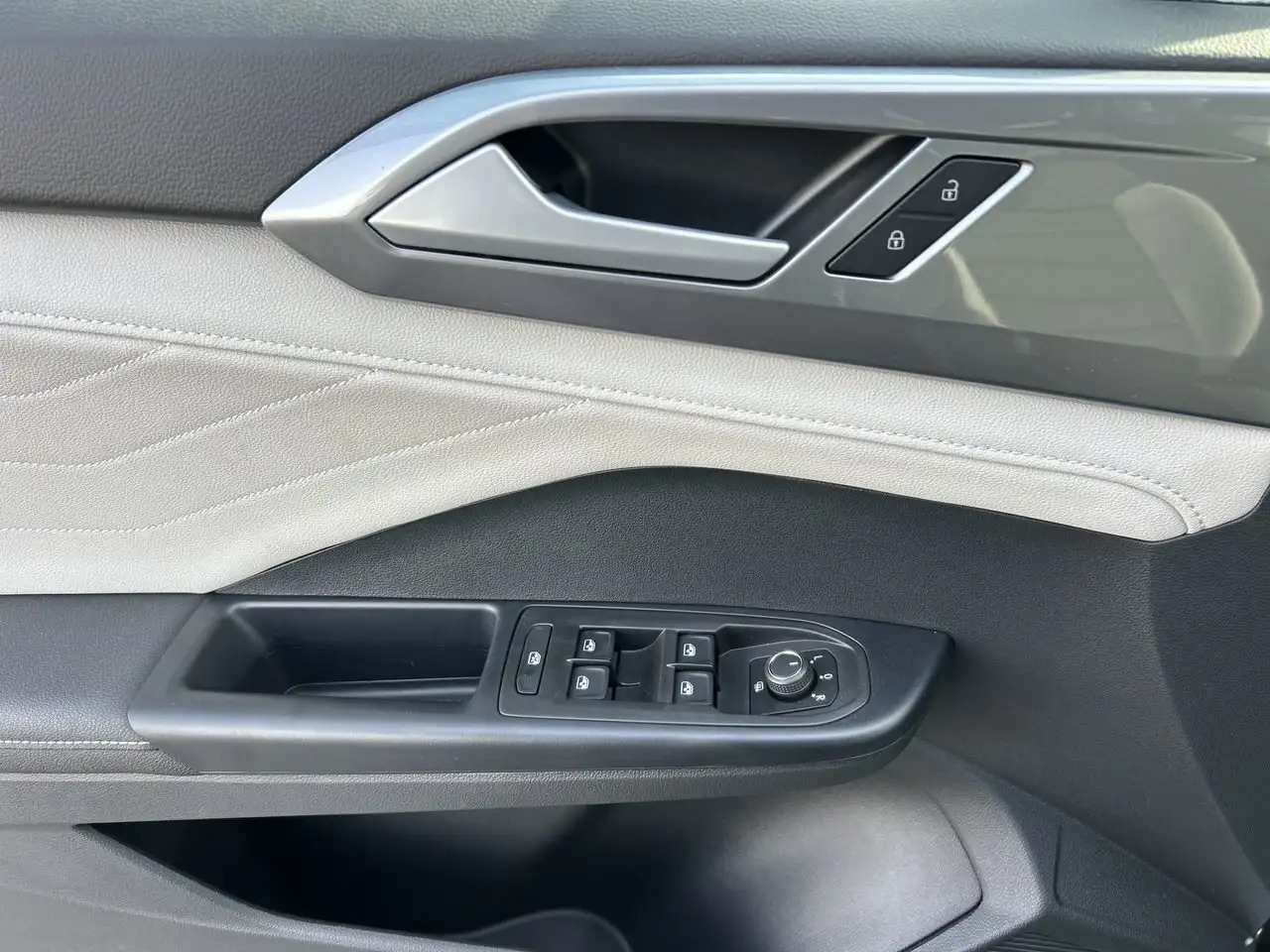Volkswagen Taos снимка Volkswagen Taos