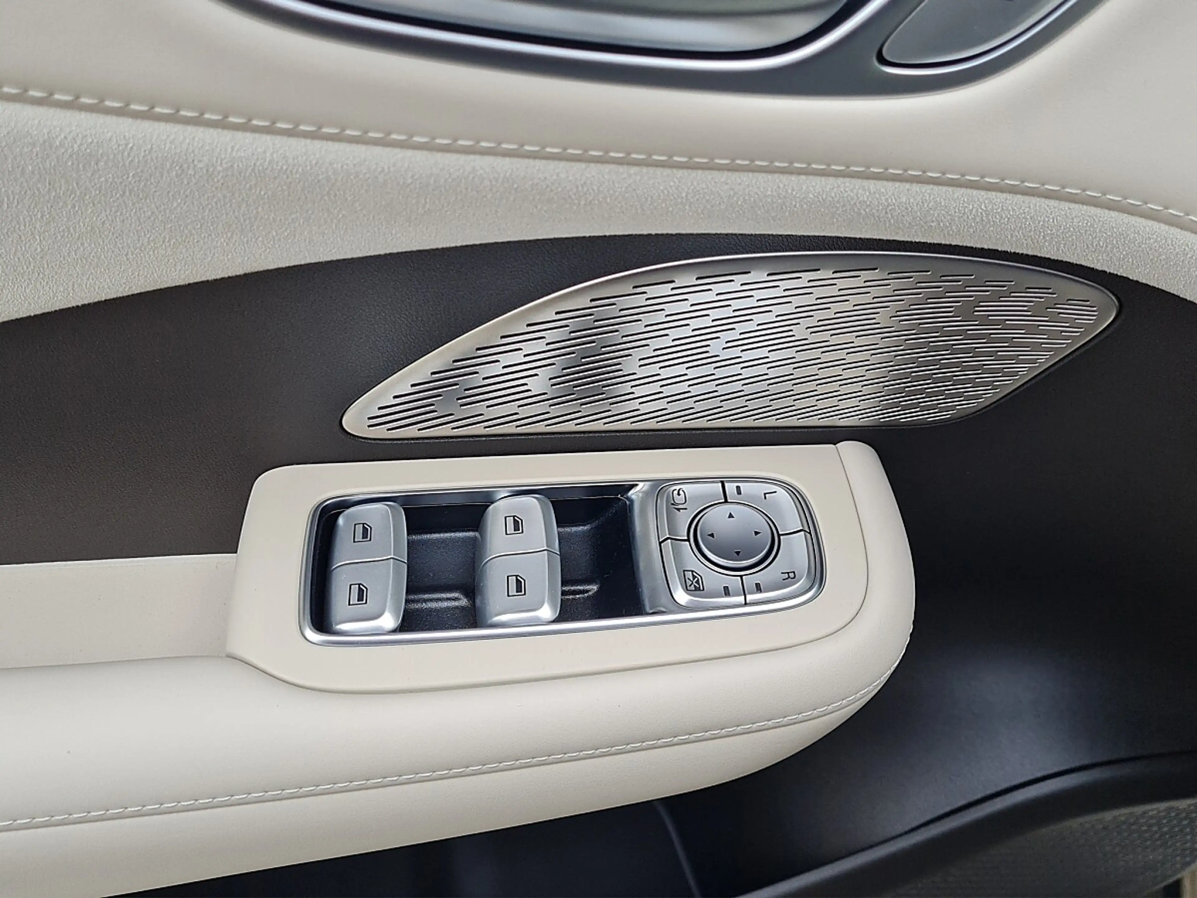 MG Others MGS6 Luxury — photo 15