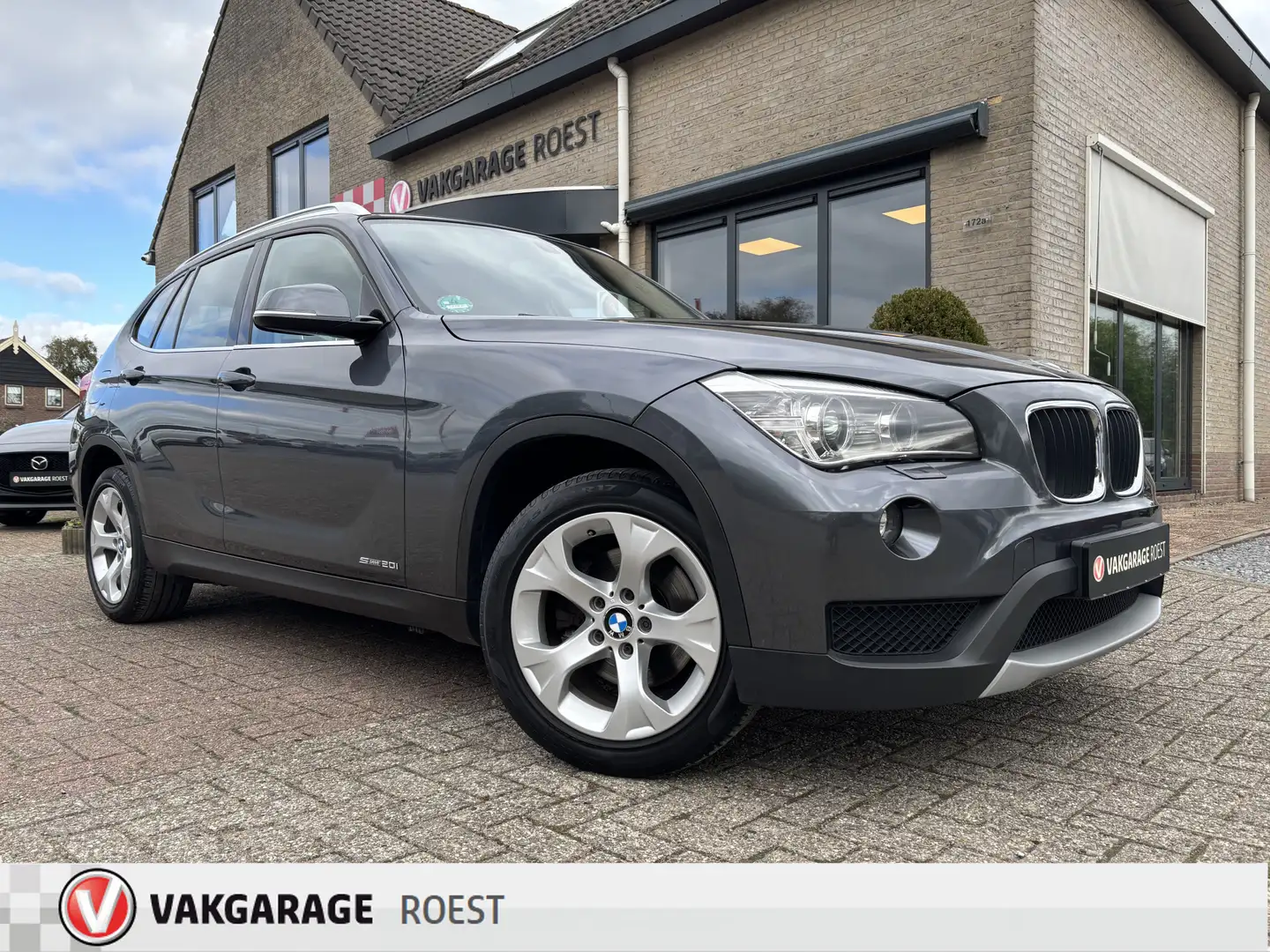 BMW X1 sDrive20i Automaat Chrome Line Trekhaak / Navigati Gris - 1