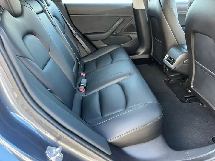 Tesla Model 3 2019, foto 22