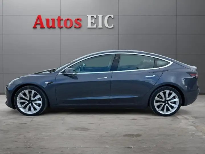Tesla Model 3 2019, foto 3