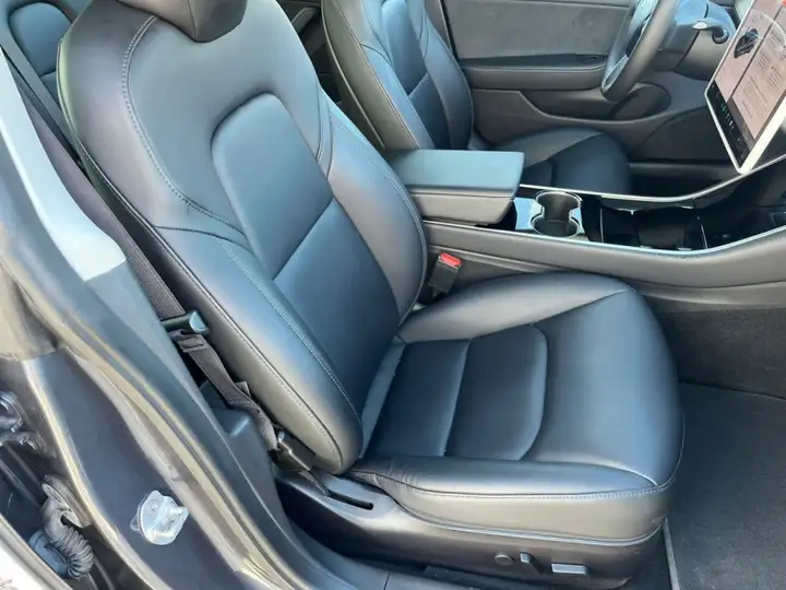 Tesla Model 3 2019, foto 13
