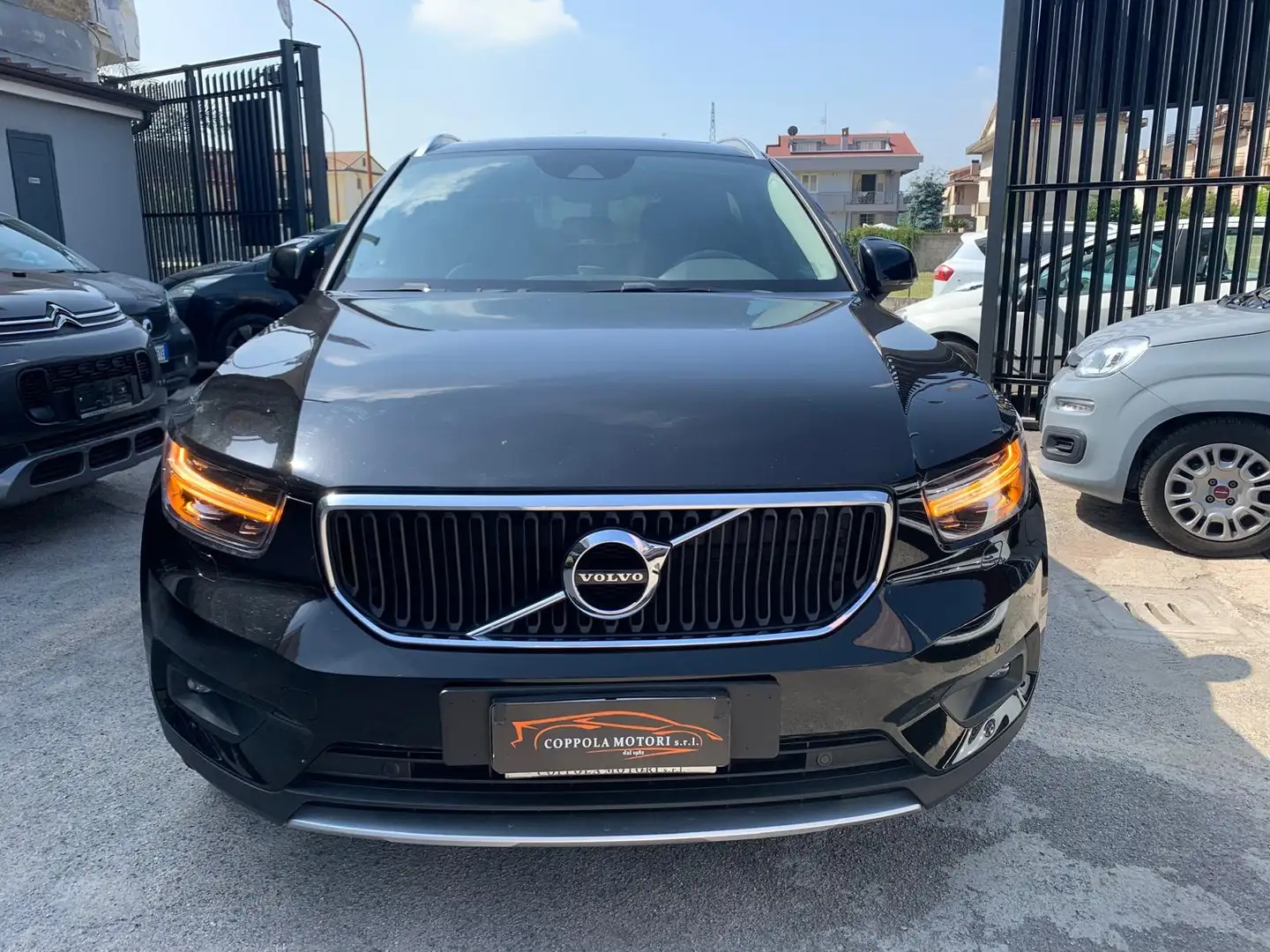 Volvo XC40 2.0 d3 Momentum Navi/Kamera/Tetto/Park/Pelle Negro - 2