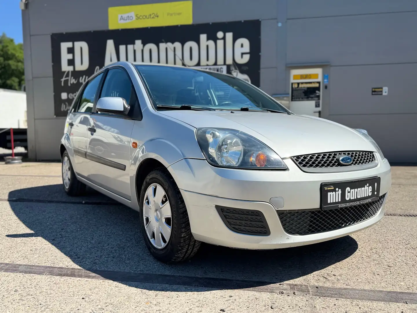 Ford Fiesta 1.3 BENZIN MIT GARANTIE! Plateado - 1