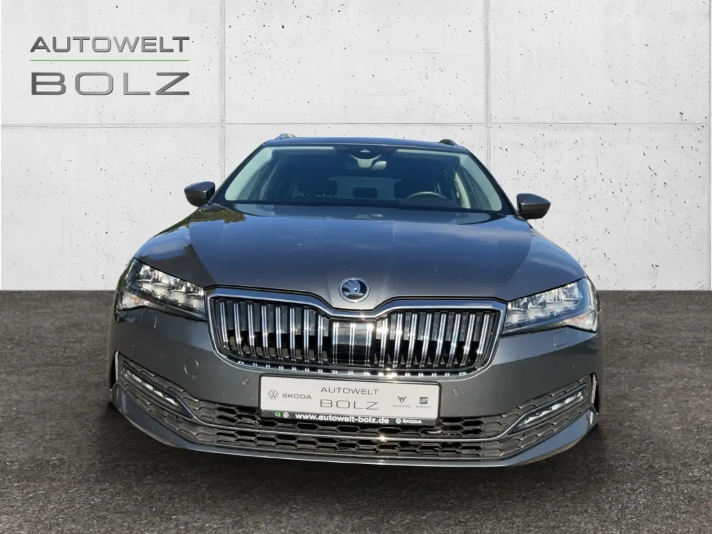 Skoda Superb Combi Style 2.0 TSI StandHZG AHK Navi Digitales Co Grau - 2