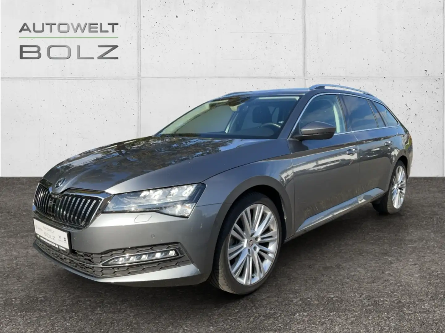 Skoda Superb Combi Style 2.0 TSI StandHZG AHK Navi Digitales Co Grau - 1